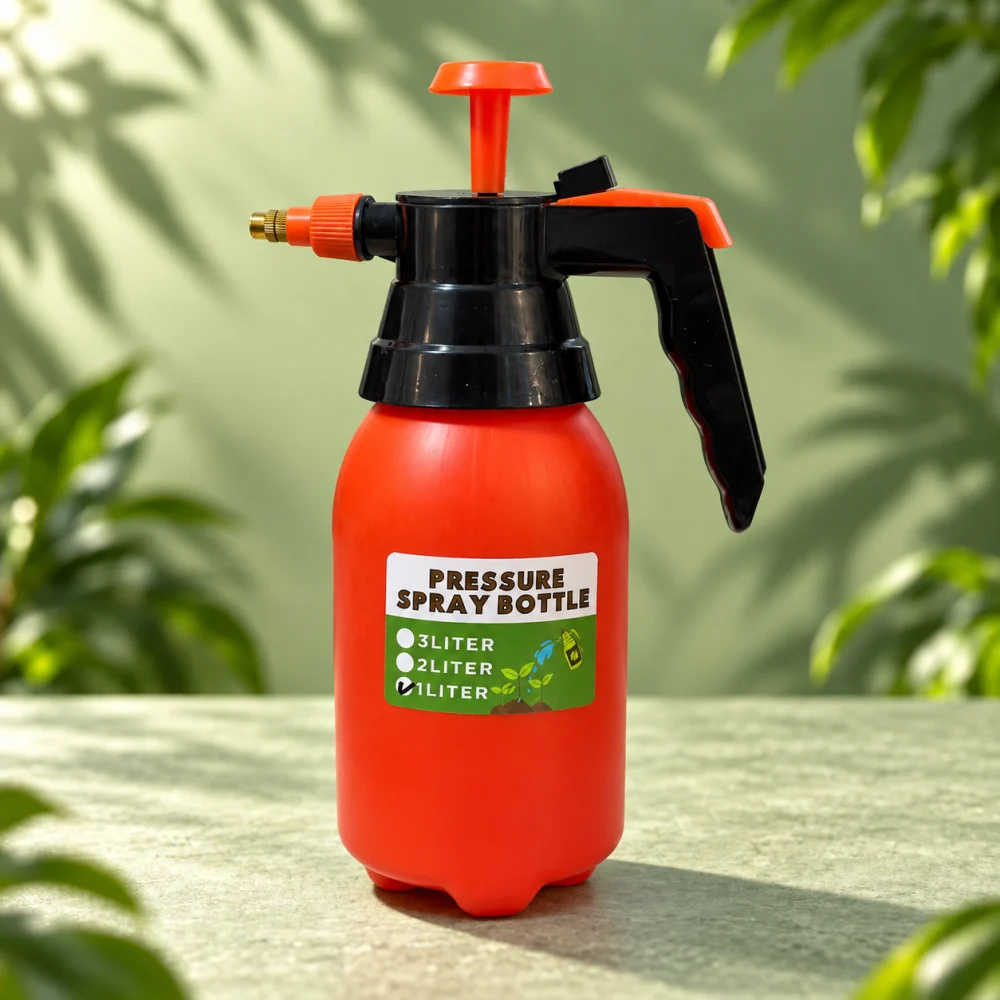 1 L hand pressure sprayer · Orange in a green product setting